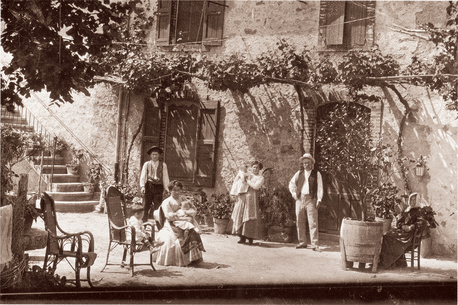 Juliette Meffre enfant – Bâtisse de la Maison Gabriel Meffre